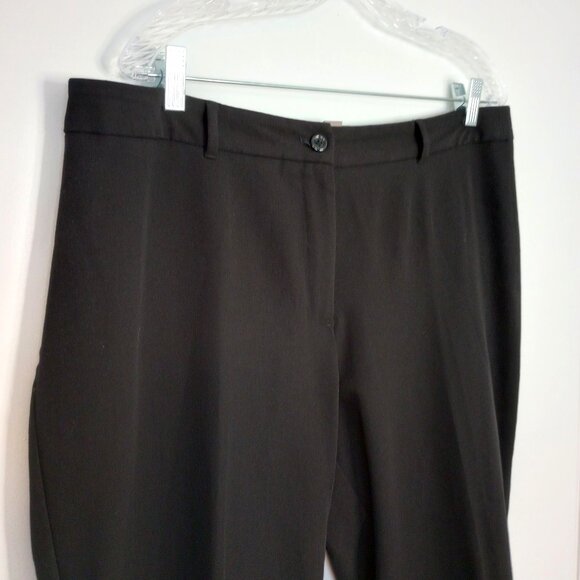 Chico's Black Classic Career Pants 2.5 Short - Picture 3 of 9